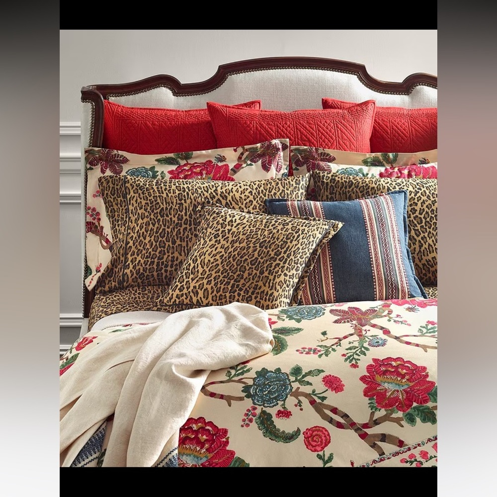 Ralph Lauren
Teagan Floral Twill Comforter